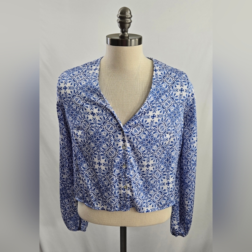 Express women's blouse V neck Balloon long sleeve button up size Med Blue, White